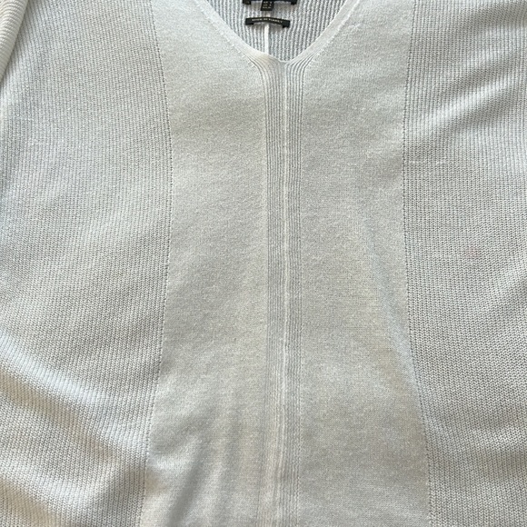White, three quarter sleeved top! Sheer back (barely there stain - pictured) - Picture 4 of 6